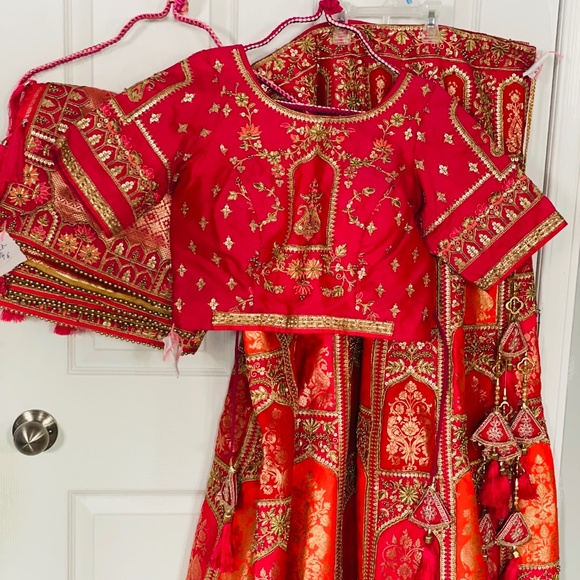 Lehenga Choli - Picture 1 of 4